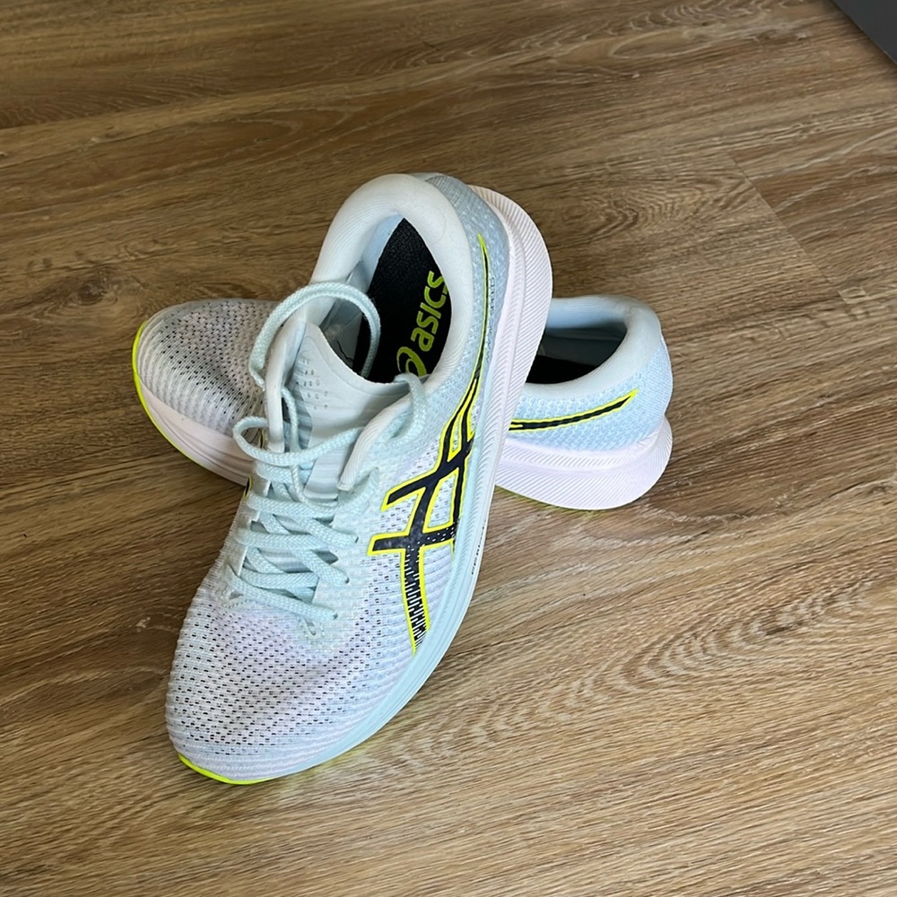 ASICS Magic Speed 2 Sneaker Size 7.5